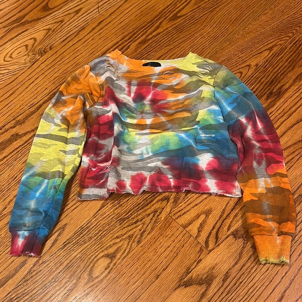 Chic 2 Chic Girl’s Tie Dye Distressed Crewneck Size S (8)